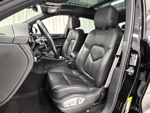 Certified 2024 Porsche Macan S AWD/4WD image 32
