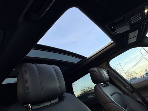 Used 2018 Land Rover Range Rover Sport HSE image 15