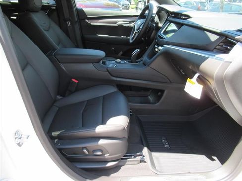 New 2026 Cadillac XT5 Luxury w/ LPO, Floor Liner Package FWD image 9
