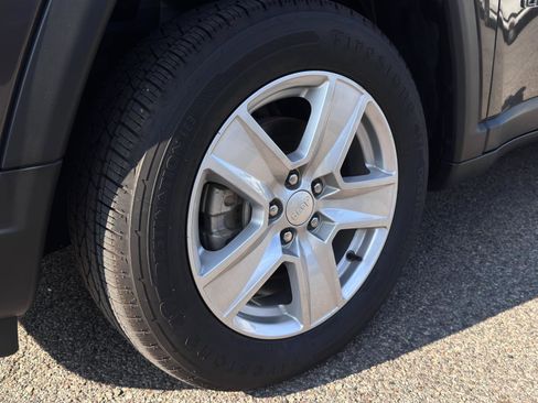 Used 2022 Jeep Compass Latitude image 12