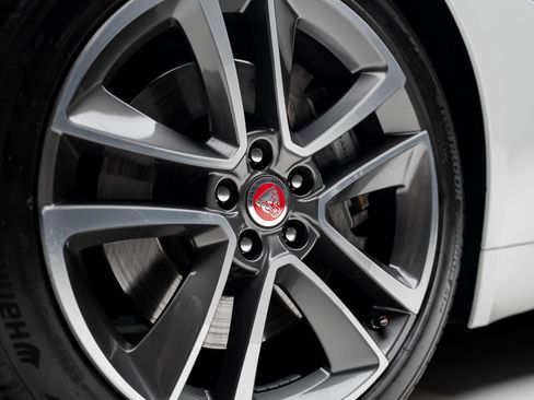 Used 2020 Jaguar F-TYPE Coupe image 21