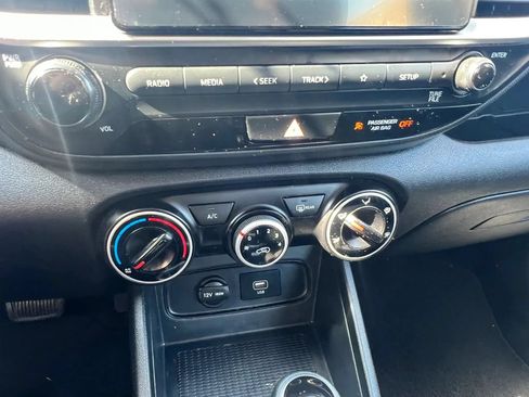 Used 2020 Hyundai Venue SE FWD image 24
