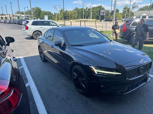 Used 2024 Volvo S60 B5 Plus FWD image 3