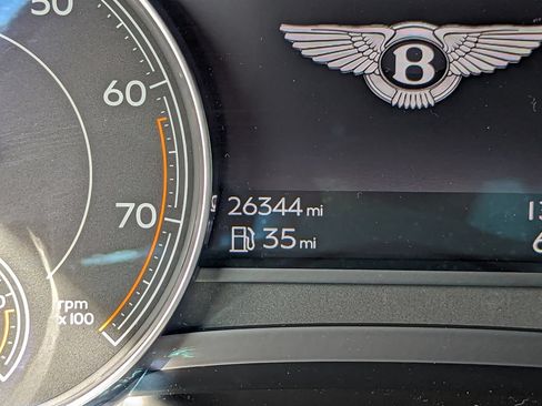 Used 2018 Bentley Bentayga AWD/4WD image 19