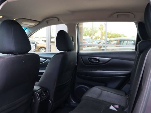 Used 2020 Nissan Rogue S FWD image 34