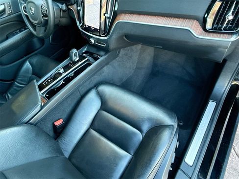 Used 2023 Volvo S60 B5 Plus image 33