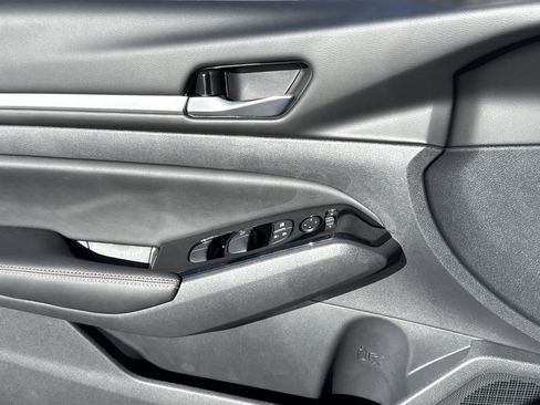 New 2025 Nissan Altima 2.5 SR w/ SR Premium Package image 10