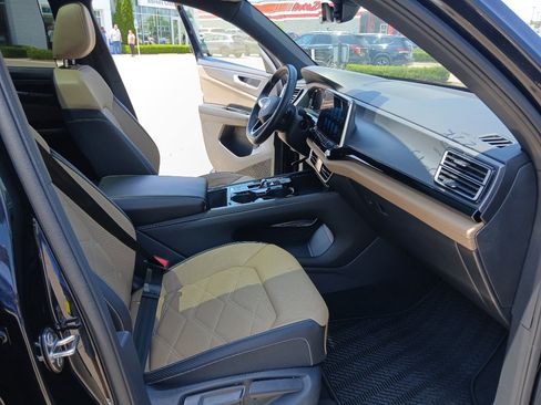 Used 2025 Volkswagen Atlas Cross Sport SE w/ Panoramic Sunroof Package FWD image 42
