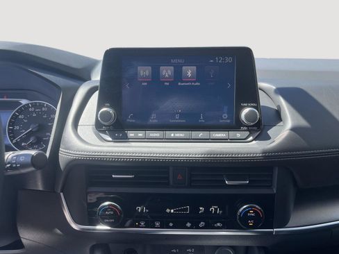 Certified 2025 Nissan Rogue SV AWD/4WD image 23