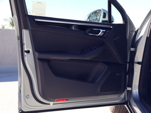 New 2026 Porsche Macan image 13