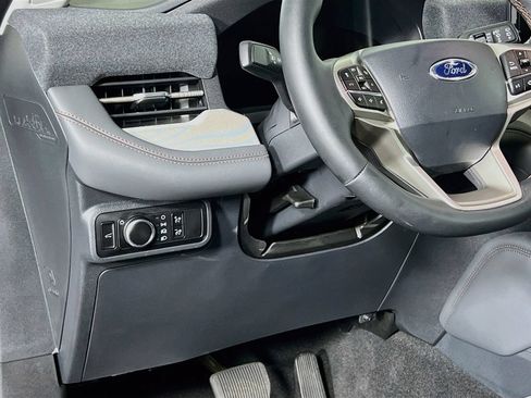 Used 2026 Ford Explorer Active AWD/4WD image 13