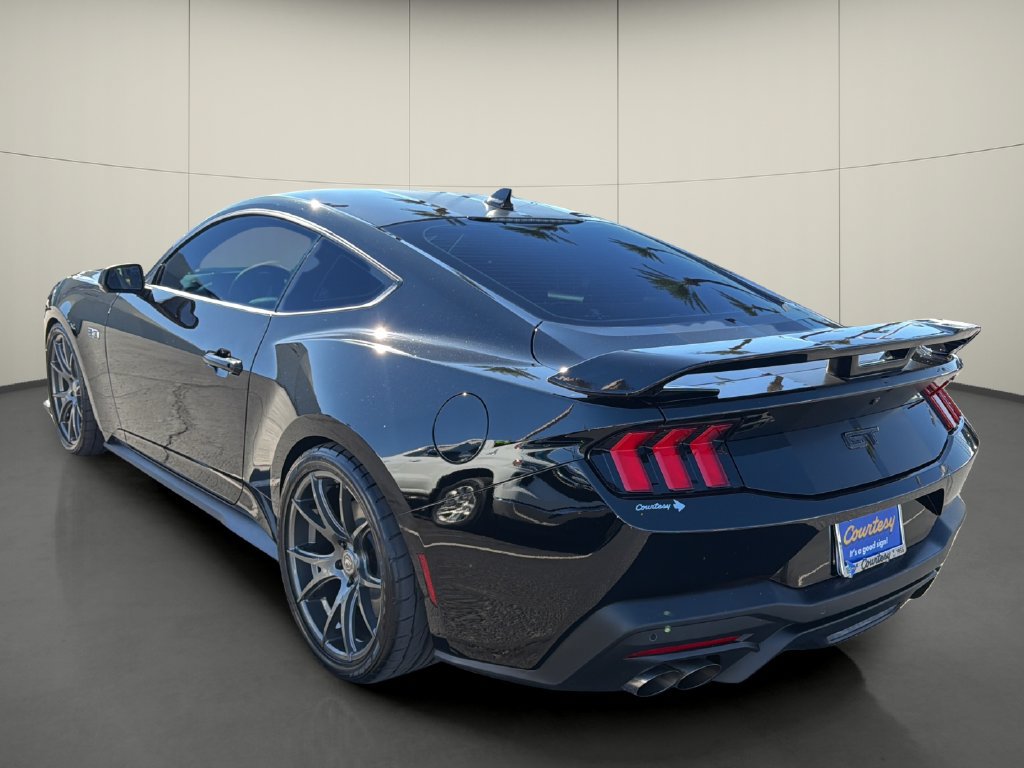 Used 2024 Ford Mustang GT RWD image 5