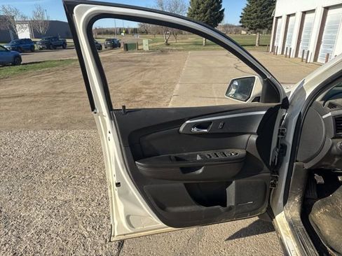 Used 2012 Chevrolet Traverse LT image 11