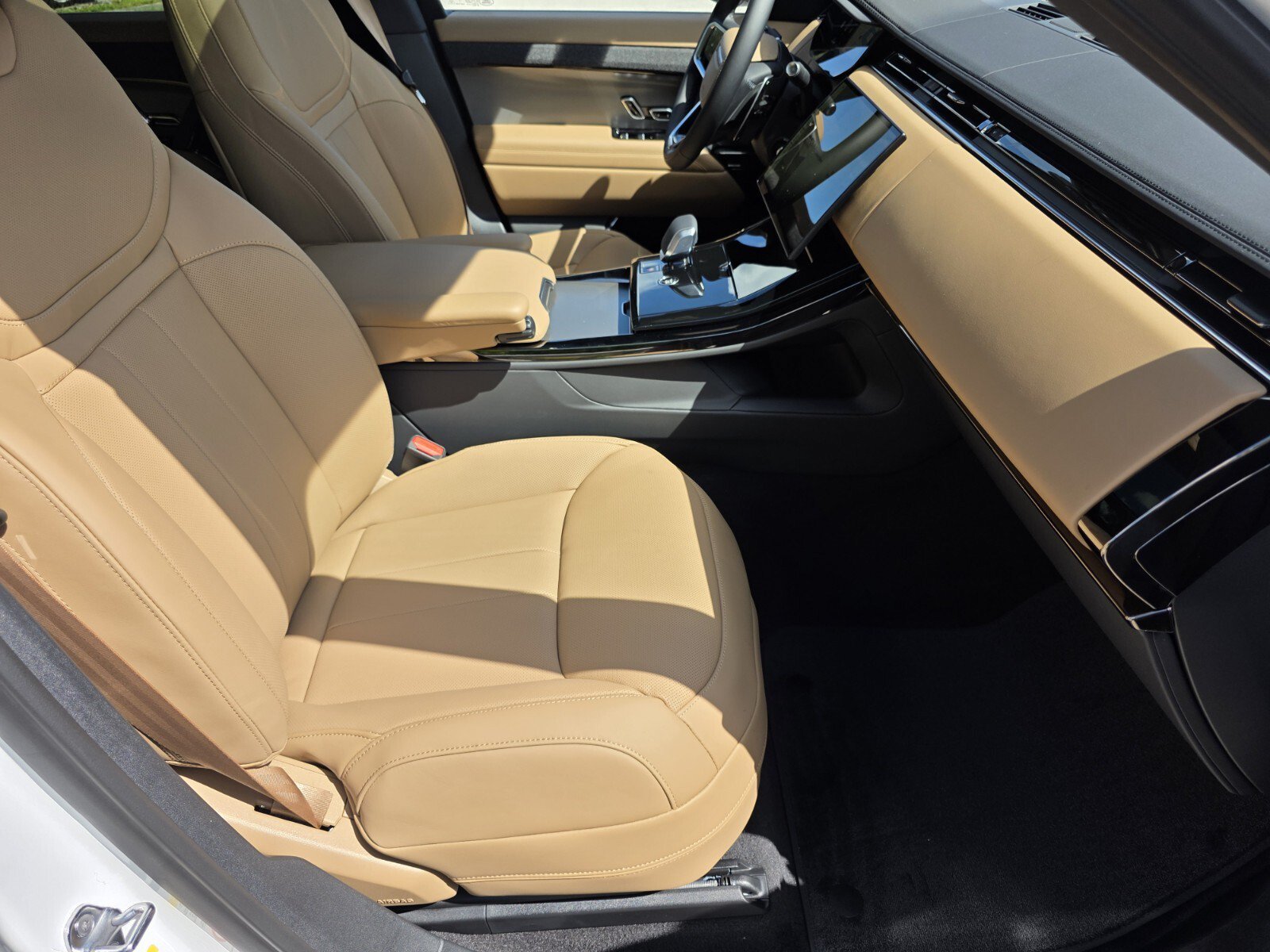 New 2027 Land Rover Range Rover Sport SE AWD/4WD image 3