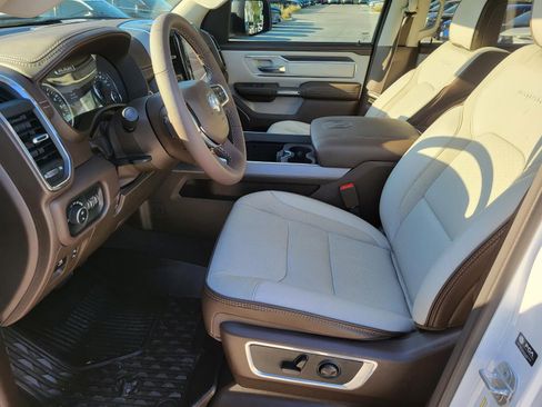 Used 2025 RAM 1500 Laramie AWD/4WD image 17