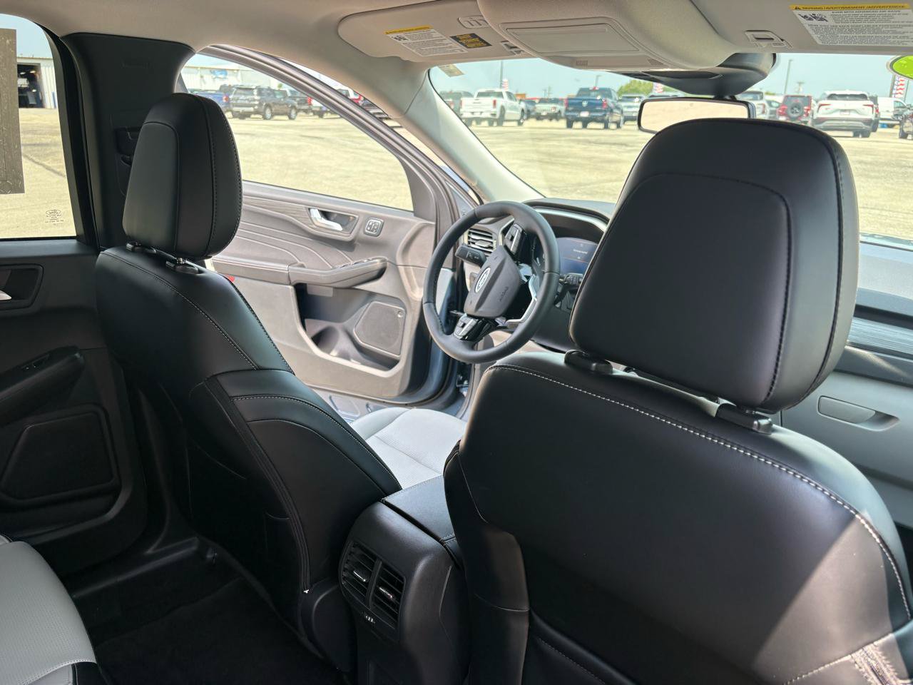 Used 2024 Ford Escape Platinum AWD/4WD image 44