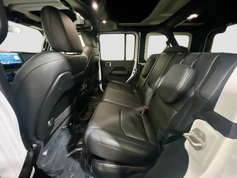 Used 2024 Jeep Wrangler Unlimited Rubicon 4xe image 17