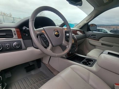 Used 2011 Chevrolet Suburban LT image 23