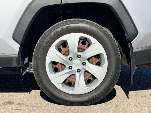 Used 2019 Toyota RAV4 LE image 2