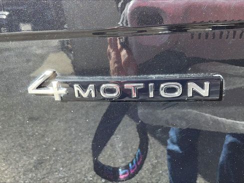 Certified 2022 Volkswagen Tiguan SEL R-Line image 7