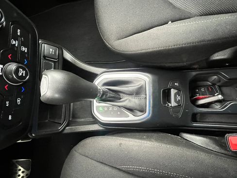 Used 2021 Jeep Renegade Sport FWD image 25