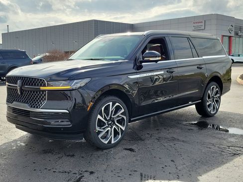 New 2026 Lincoln Navigator L Reserve AWD/4WD image 8