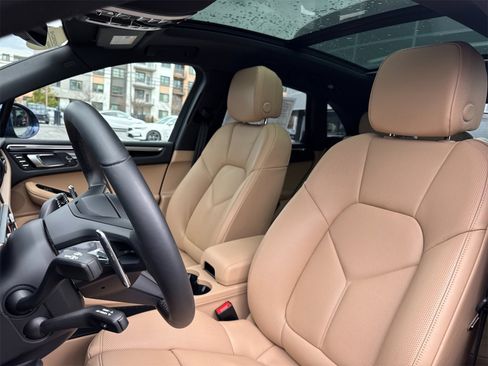 Used 2025 Porsche Macan image 5