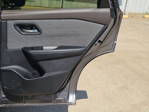 Used 2023 Nissan Rogue SV FWD image 25