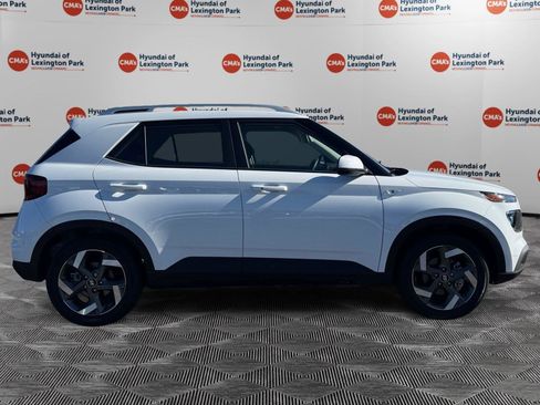 Certified 2025 Hyundai Venue SEL image 8