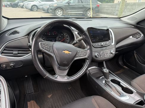 Used 2020 Chevrolet Malibu LT FWD image 18