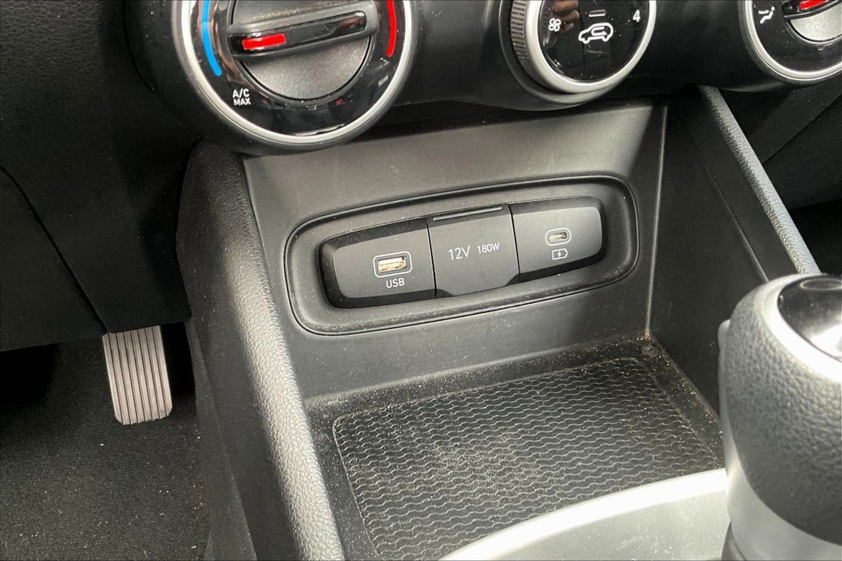 Used 2024 Hyundai Venue SE FWD image 31
