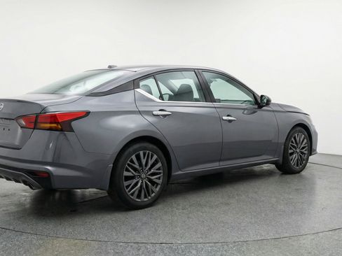 Used 2025 Nissan Altima 2.5 SV image 9