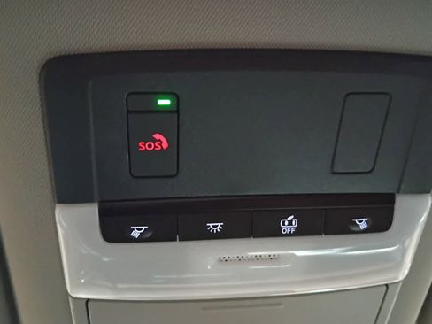 Used 2025 Nissan Rogue SV image 23