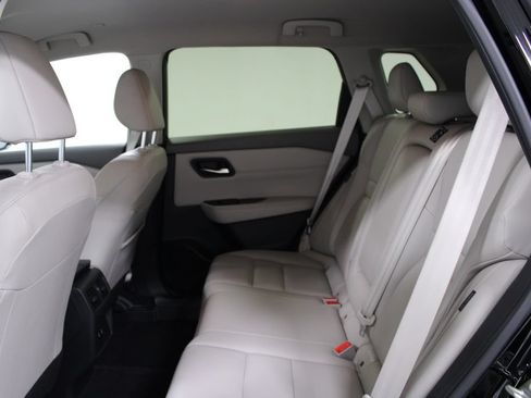 Used 2024 Nissan Rogue SL FWD image 23