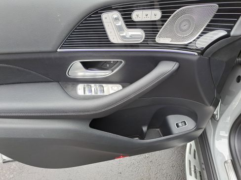 Used 2025 Mercedes-Benz GLS 450 4MATIC image 12