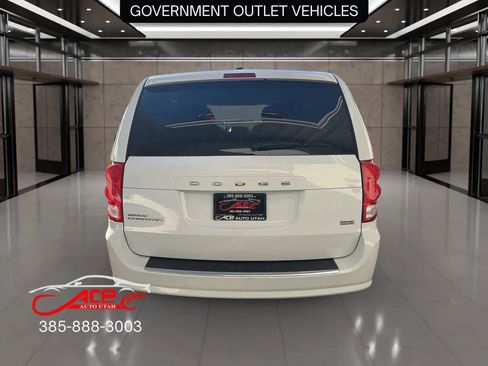 Used 2017 Dodge Grand Caravan SE w/ UConnect Hands-Free Group image 7
