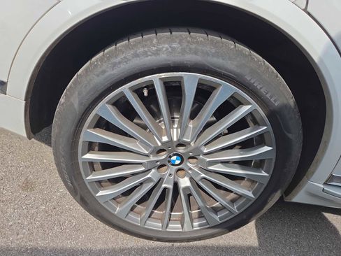 Used 2021 BMW X7 xDrive40i w/ Executive Package image 4