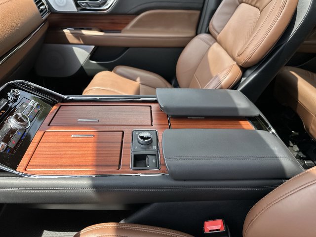 Used 2024 Lincoln Navigator L Reserve AWD/4WD image 21