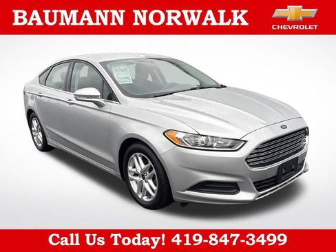 Used 2015 Ford Fusion SE FWD image 1