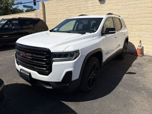 Used 2023 GMC Acadia SLE w/ Elevation Edition FWD image 2