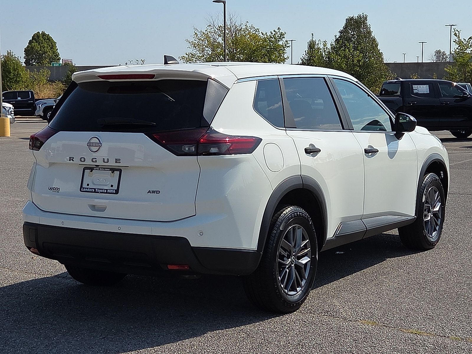 Used 2025 Nissan Rogue S AWD/4WD image 5