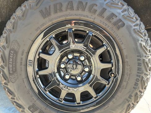 Certified 2023 GMC Sierra 1500 AT4X w/ AT4X AEV Edition AWD/4WD image 40