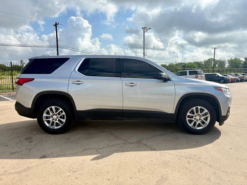 Used 2019 Chevrolet Traverse LS FWD image 2