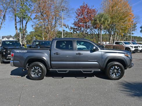 Certified 2023 Toyota Tacoma TRD Off-Road image 5