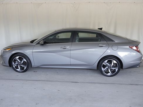Used 2022 Hyundai Elantra Limited w/ Cargo Package FWD image 26