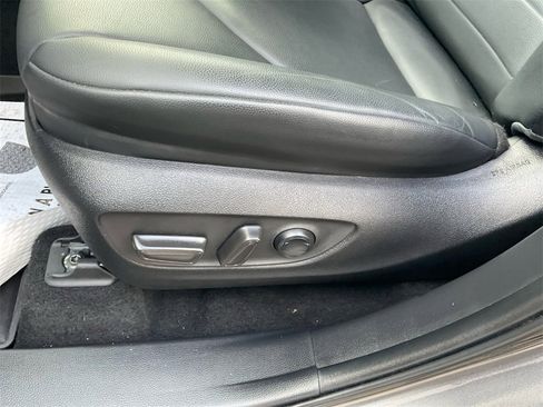 Used 2022 Toyota Highlander XLE image 13