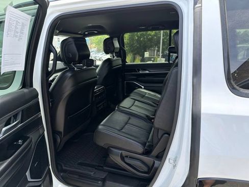 Used 2023 Jeep Wagoneer Series III w/ Preferred Equipment Group AWD/4WD image 21