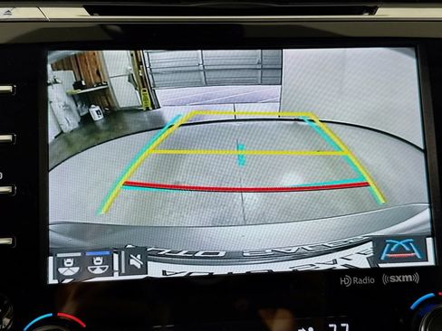Used 2019 Toyota Camry XLE FWD image 12