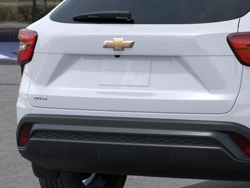 New 2026 Chevrolet Trax LS w/ LS Convenience Package FWD image 14