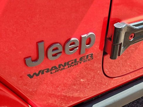 Used 2018 Jeep Wrangler Unlimited Rubicon AWD/4WD image 17